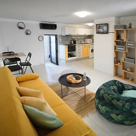 Apartment Beachfront Cave By Golden Host *